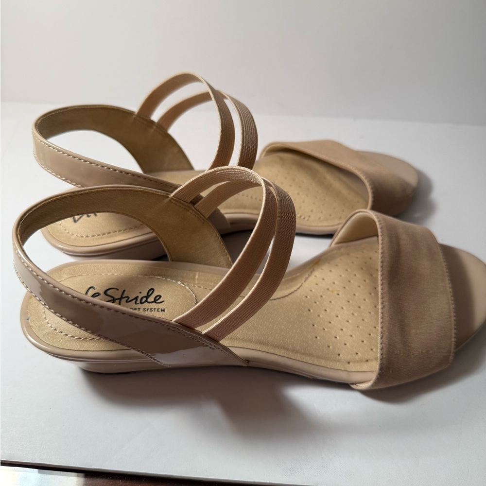 Life Stride Women's Tan Sandals Sz 9 wide NWOTs